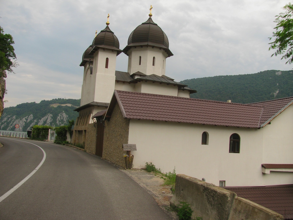Manastir na Dunavu
